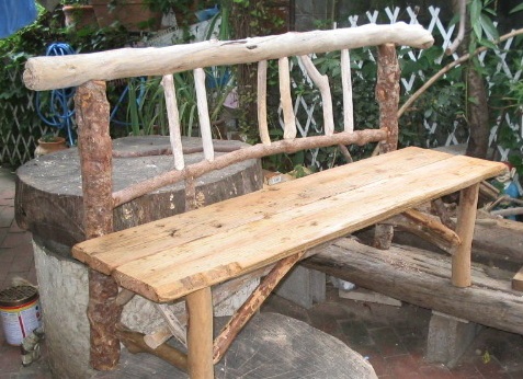 ベンチ  流木の造形、素材を生かして制作した、世界に一つの個性的なベンチ