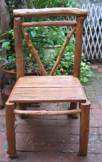 ガーデニング椅子　造形を活かしたナチュラルでワイルドな流木家具