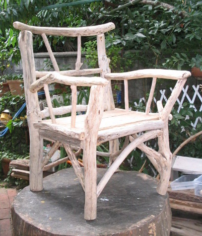 椅子 流木の造形、素材を生かして制作した、世界に一つの個性的な椅子